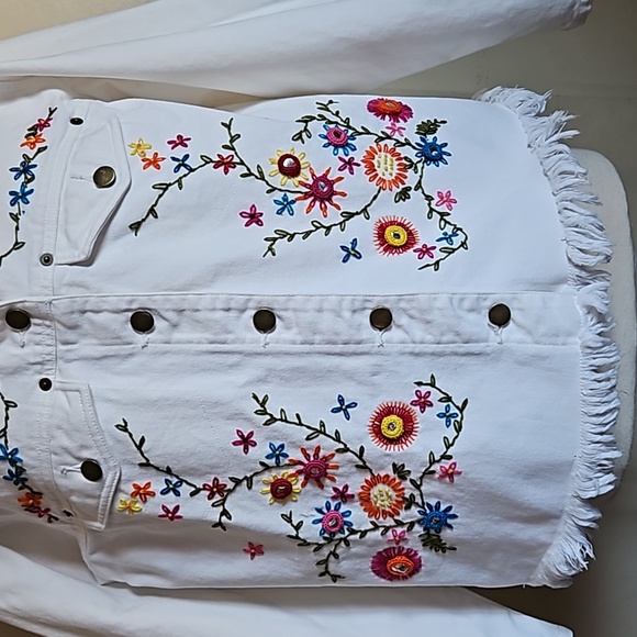 Carole Little white denim jacket  embroidered flowers size 14 - Picture 3 of 12